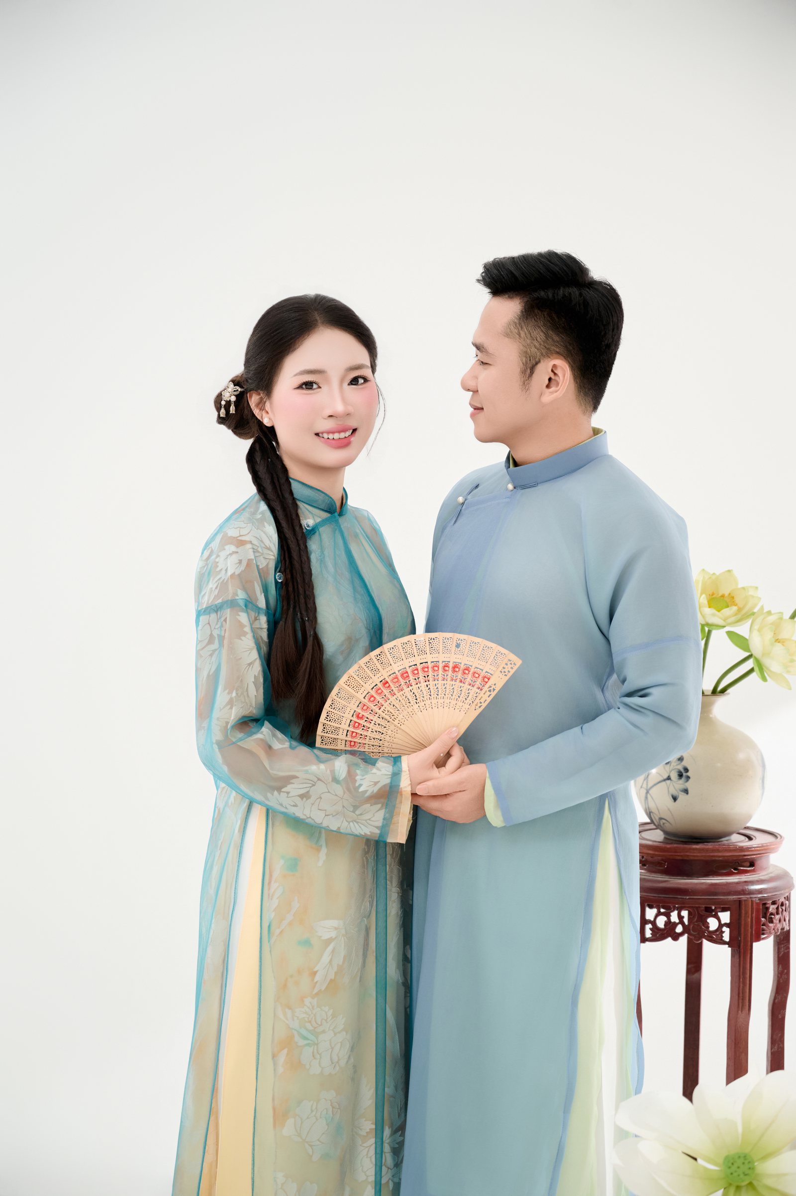 Ảnh cưới với trang phục truyền thống