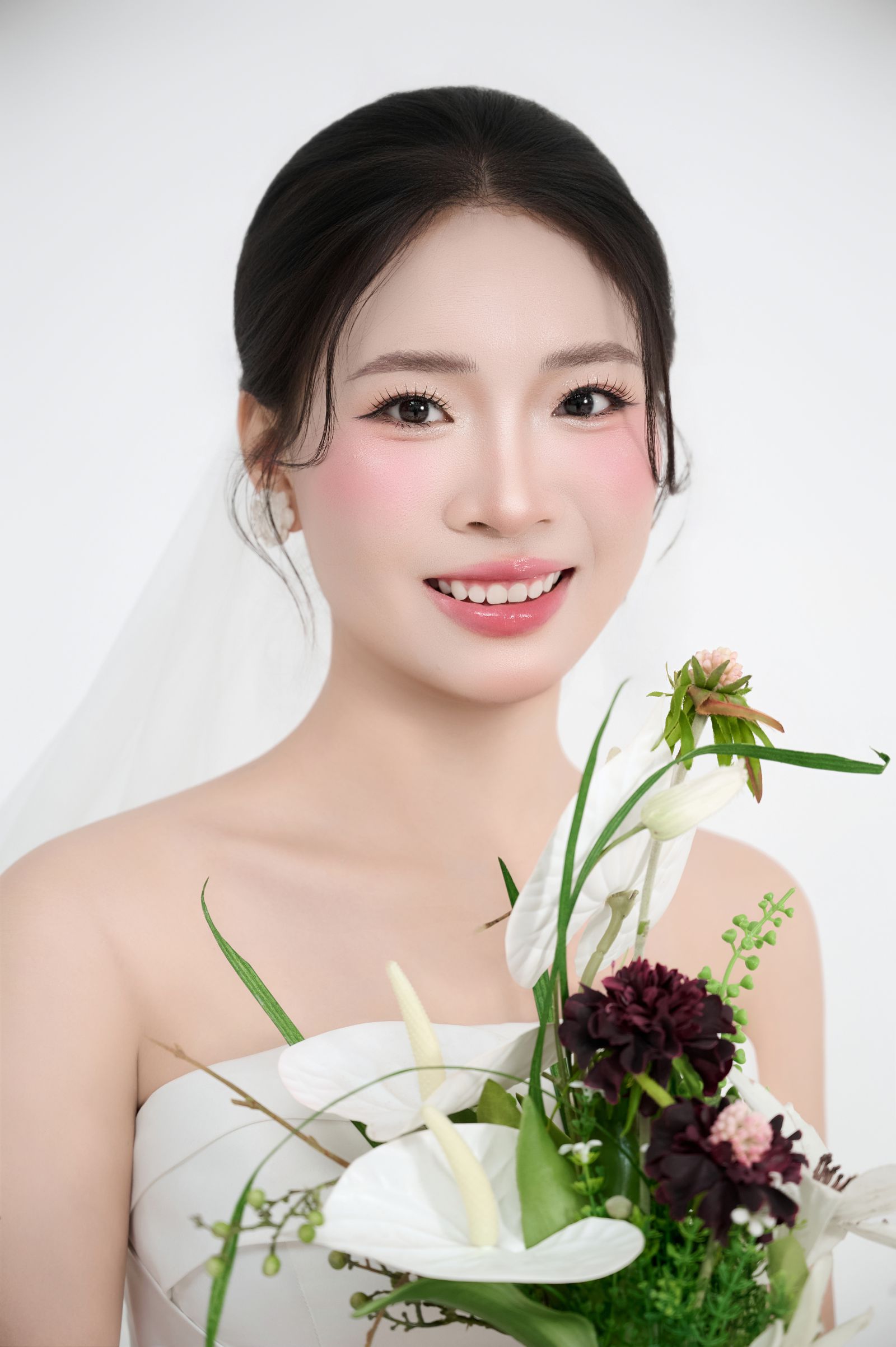 Chân dung cô dâu Linh Trang