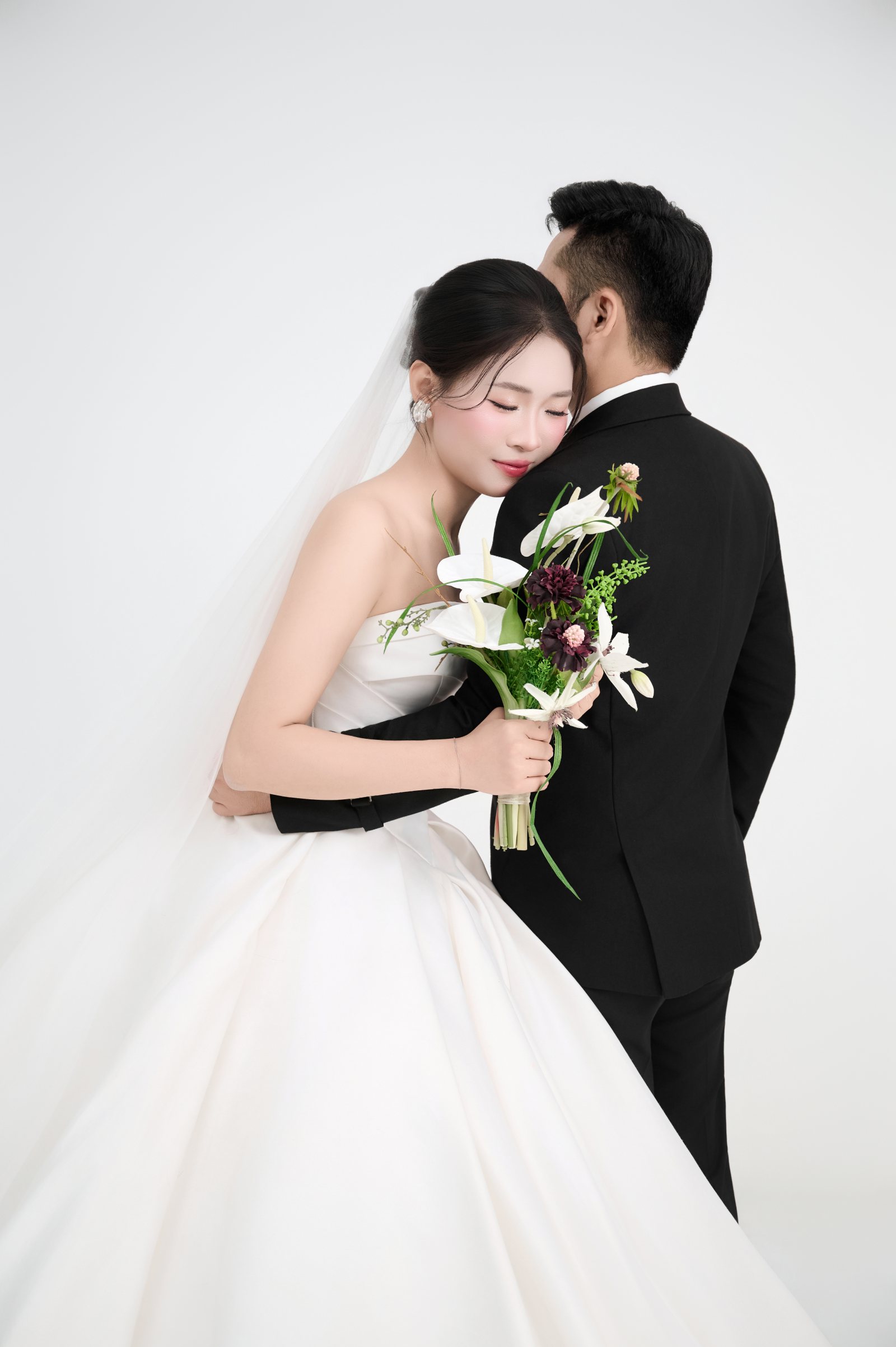 Khoảnh khắc cưới tại studio