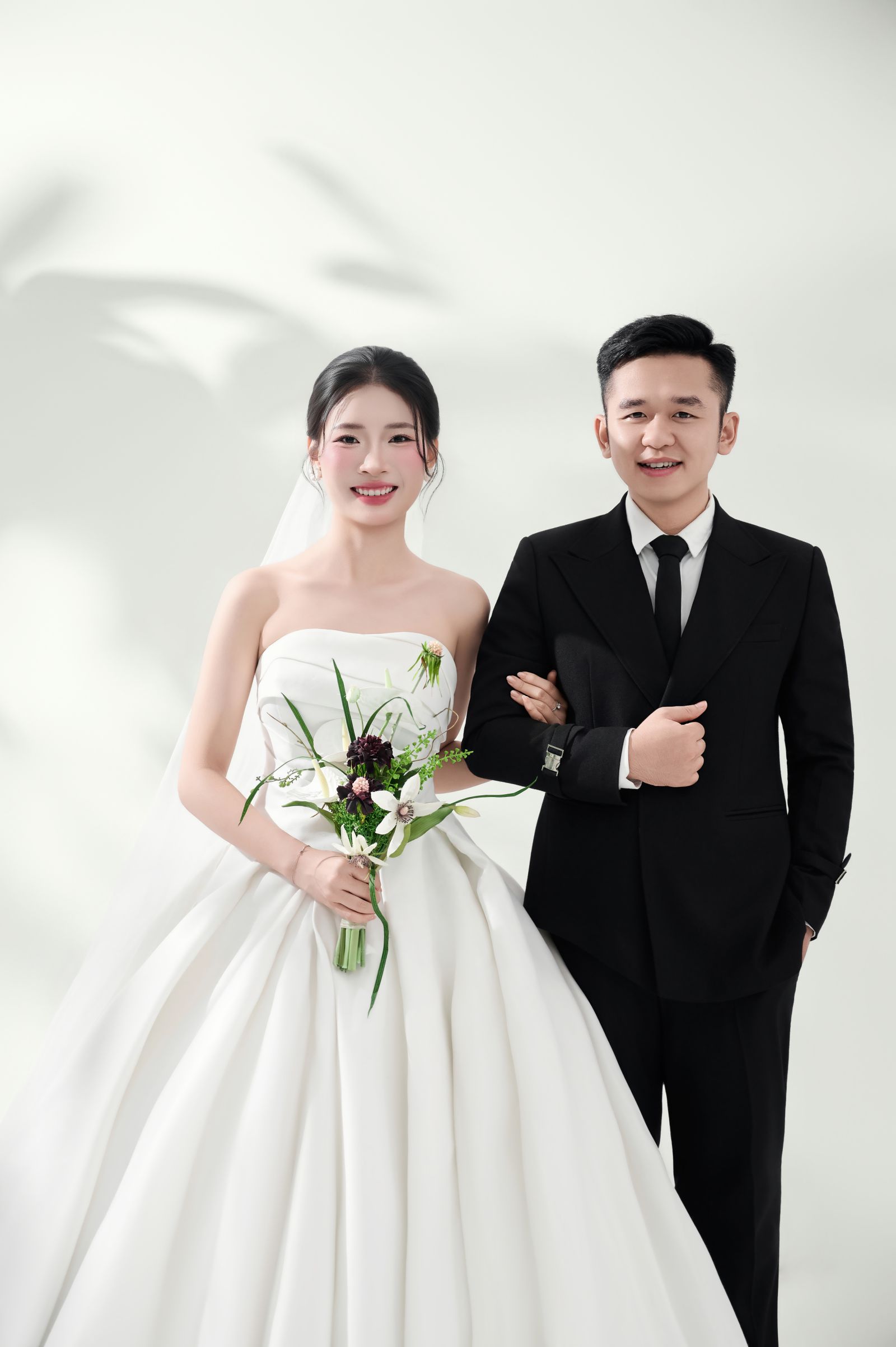 Đỗ Thanh và Linh Trang trong trang phục cưới